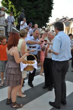 KNOBLEHARJEVO 2012 - Otvoritev ceste in pločnika do osnovne šole Frana Metelka 31